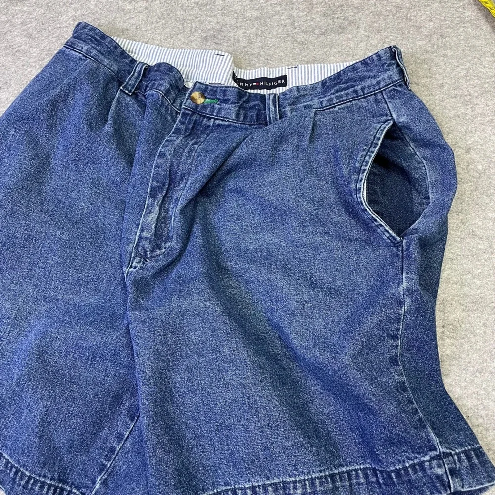 Vintage Tommy Hilfiger 90s Pleated Denim Shorts Mens 32 Blue Crest Logo
